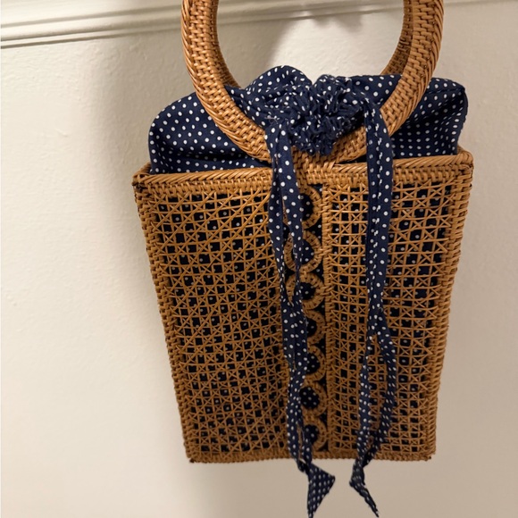 Elegant Tan and Navy Woven Tote Bag - Picture 4 of 7